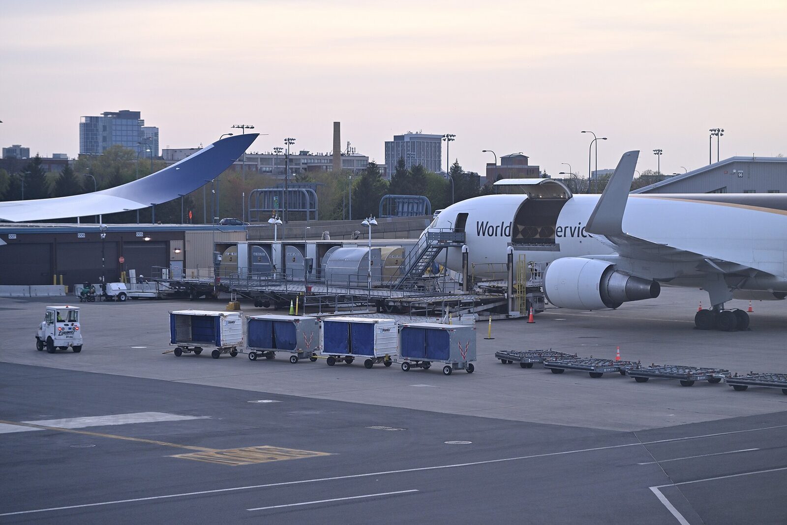 公共航空运输